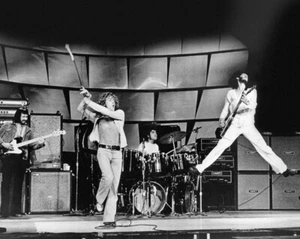 Rock Band THE WHO Glossy 8x10 Photo PETE TOWNSHEND Poster Print - Picture 1 of 1