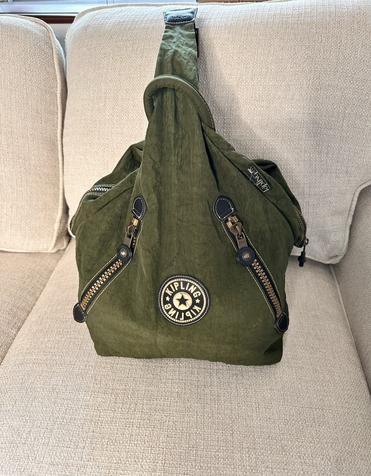 Bolso Kipling Arrugado Verde Oliva Nylon Mochila Bandolera Correa Ajustable Foto 1 de 4