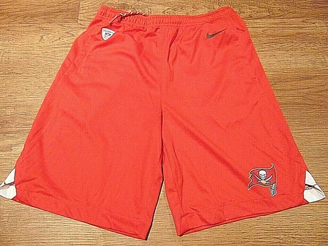 NIKE NFL TAMPA BAY BUCCANEERS DRI-FIT TRAINING SHORTS SIZE YOUTH L Cover