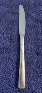 1881 Rogers Oneida Capri 1935 Sterling SilverPlate Flatware Dinner Butter Knife - Picture 1 of 3