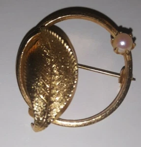 Vintage Costume Jewelry Pin Brooch Bright Goldtone W/Cultured Pearl? See note! - Picture 1 of 5