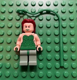 Genuine Lego Minifigure Poison Ivy 7785 2006 Super Heroes **DAMAGED** Crack