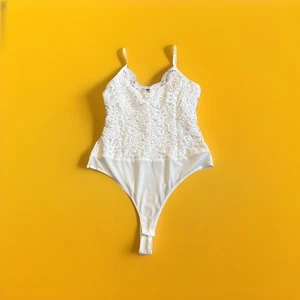 Iris Women’s Floral White Sleeveless Sexy  Bodysuit Size Medium Deep V Neck - Picture 1 of 12