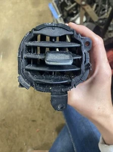 2007 Nissan Altima SE Center Left Vent Cylinder - Picture 1 of 6