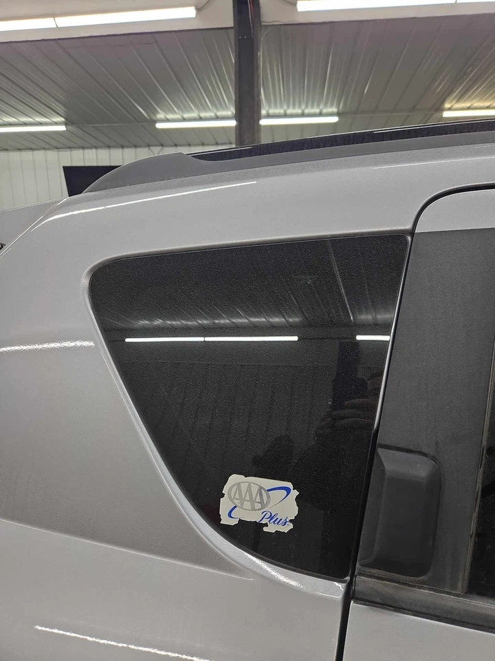 Cuarto de vidrio usado para: Jeep Compass R. 2015 tinte de privacidad grado derecho A Foto 1 de 4