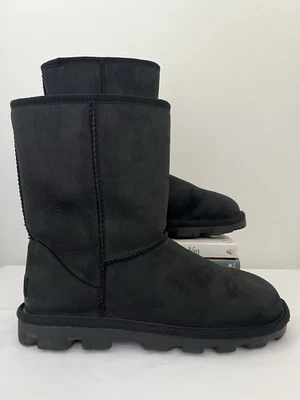 Ugg Essential Corto Negro Impermeable Cuero Cálido Cómodo Botas Zapatos Lana Talla 7 Foto 1 de 4