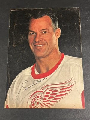 GORDIE HOWE Early Signature Hand Signed 8" x  11" Magazine Page - Image 1 of 3
