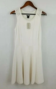 Neu mit Etikett $ 139 Ann Taylor Baumwollkleid elfenbeinfarben cremeweiß Lochmuster hinten ausgestellt Größe 8 - Bild 1 von 10