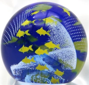 LARGE Beautiful CAITHNESS Fish Aquarium SHOAL MATES Art Glass Paperweight - Picture 1 of 6