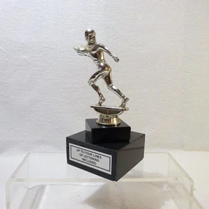 VINTAGE METAL FOOTBALL RUNNER TROPHY TOP TOPS TROPHY PARTS METAL - Picture 1 of 3