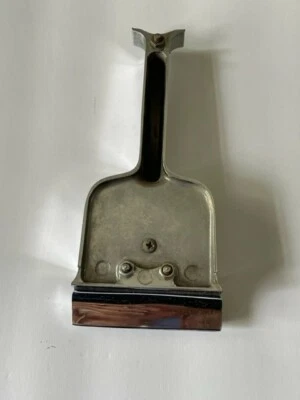 Barra de rejilla central MG Midget y soporte de montaje de insignia 1961-1964 usado OEM Foto 1 de 4