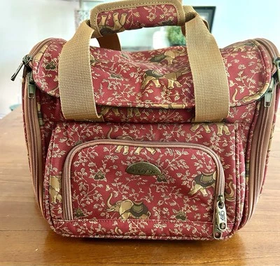 Bolsa de higiene feminina Simply Go Travel. Padrão de elefante vermelho/dourado. Excelente estado usado - Imagem 1 de 4