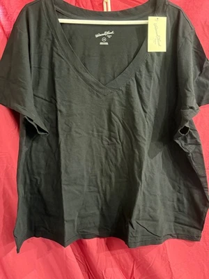 Universal Thread Women's Black V Neck Short Sleeve T-Shirt Plus 4X - Image 1 of 4