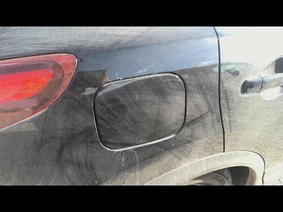 2017 2018 2019 2020 2021 2022 NISSAN ROGUE SPORT  Fuel Filler Door  Foto 1 de 4