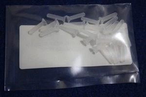 LAM 720-009531-010 6-32 X 5/8 RANURADO PLANO 82° TORNILLO MÁQUINA, PCTFE (lote de 25) - Imagen 1 de 1