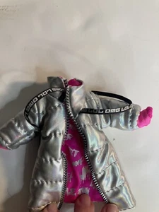 LOL SURPRISE DOLL OMG VESTITI CAPPOTTO GIACCA B-GURL ARGENTO E ROSA PUFFY CAPPOTTO INVERNALE - Foto 1 di 1