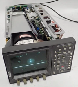 TEKTRONIX WFM 601i SERIAL COMPONENT MONITOR POWER UP FOR PARTS - Picture 1 of 9