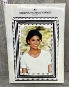"Marco de fotos vintage enchapado en plata de International Silver Co. 4"" X 6"" (SM)" - Imagen 1 de 4