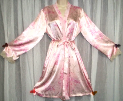 APT 9 SZ M SHORT SILKY PINK FLORAL GLOSS SATIN ROBE~ECRU LACE~LONG SLEEVE~ - Image 1 of 4