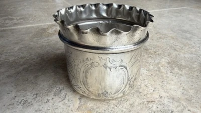 Timbale argent massif ancienne ciselée Nombreux Poinçons - Photo 1/4