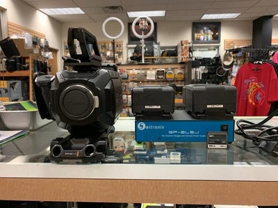 Cámara de cine digital Blackmagic Design URSA Mini 4K (montaje Canon EF) Foto 1 de 4