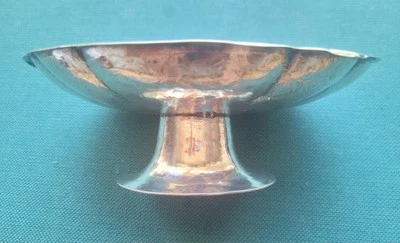 Antiguo cuenco alemán con patas de plata grabado en 1762, con sello, ornamentado perseguido a mano Foto 1 de 4