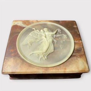 Caja de baratijas vintage de piedra Incolay ángel alado querubín camafeo - Imagen 1 de 10