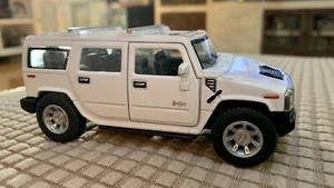 Kinsmart 2008 Hummer H2 SUV 1:40 scale 5" diecast model car White - Picture 1 of 7