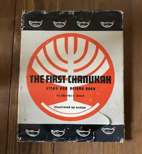 The First Chanukah Story and Record Book Charles e. Bloch 1957 HCDJ - Foto 1 di 18