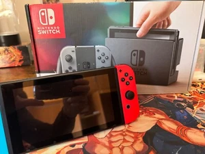 Console Nintendo Switch completa con Scatola, Dock e Caricatore - Foto 1 di 5