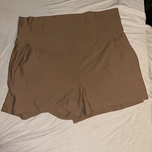 Old Navy Maternity Rollover-Waist PowerSoft Shorts, 3-inch inseam beige XL - Picture 1 of 5