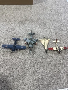 KONVOLUT 4 GEBRAUCHTE FLUGZEUGMODELLE zusammengebaut 1:72 USAF - Bild 1 von 19