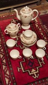 16-teiliges Wedgwood teiliges Kaffeeservice, 6 Tassen, 6 Untertassen, Kaffeekanne & Zuckerdose - Bild 1 von 18