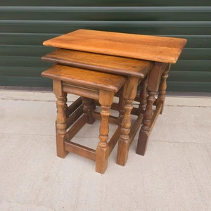 Wood Bros Old Charm Nest of 3 Solid Oak Splayed Leg Tables - Side Tables Vintage - Picture 1 of 23