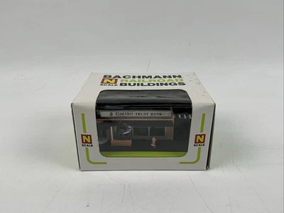Bachmann N Scale Item No. 45804 Drive-in Bank w/Figures Railroad Buildings - Image 1 of 4