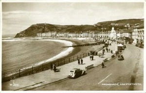 REAL PHOTOGRAPHIC POSTCARD OF THE PROMENADE, ABERYSTWYTH, CARDIGANSHIRE WALES - Picture 1 of 2