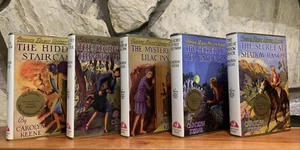 Lot of 5 Nancy Drew Mystery Stories Applewood Books HCDJ - Foto 1 di 10