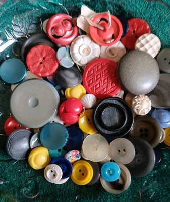 Mixed Vintage Buttons Lot A Variety Of Sizes, Colors, Types Crafts, Sewing, Etc - Image 1 of 4