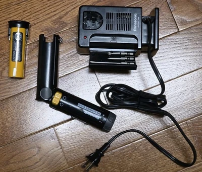 Taladro y estación de carga Panasonic EY6220 Foto 1 de 4