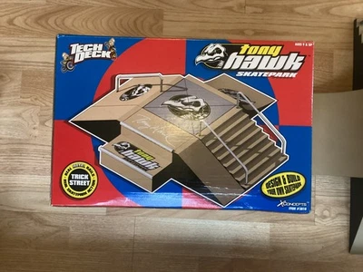 Tony Hawk Tech Deck Skate Park con dos nuevas cubiertas tecnológicas selladas y piezas surtidas Foto 1 de 4