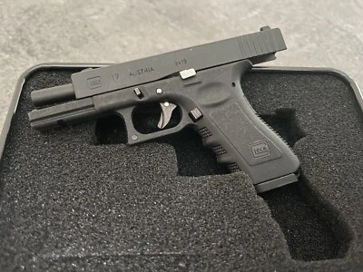 Glock Mini G.17 Gun Schlüsselanhänger 1:3 Model mit 6 Auswurfhülsen.