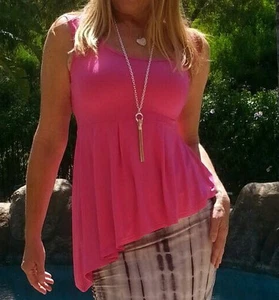 Maya Antonia -ÜBERGRÖSSE- Hot Pink Asymmetrisch Rüschen Schößchen Top Ärmellos - Bild 1 von 5
