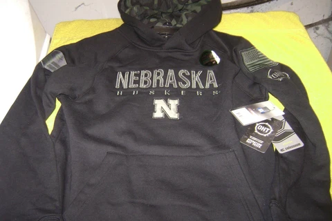 Nebraska Huskers Colosseum SALUTE TO THE TROOPS  Hoodie SIZE 16/18 LARGE NEW Cover