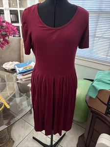 Burgunderrotes Kurzarm Plissee Kleid - Bild 1 von 2