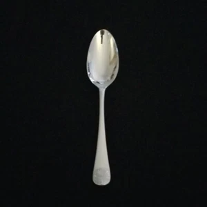 KIRK STIEFF ROYAL SHELL STAINLESS  SOUP SPOON FOR COLONIAL WILLIAMSBURG - Picture 1 of 4