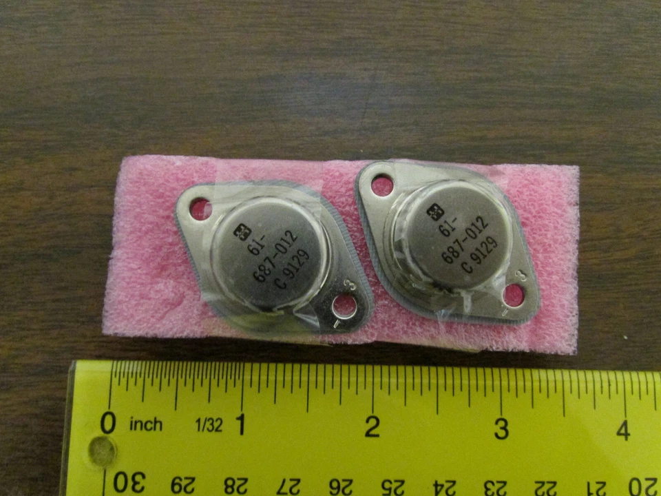 Pair of Harris / Tektronix Power Transistors 61-687-012 - Image 1 of 1