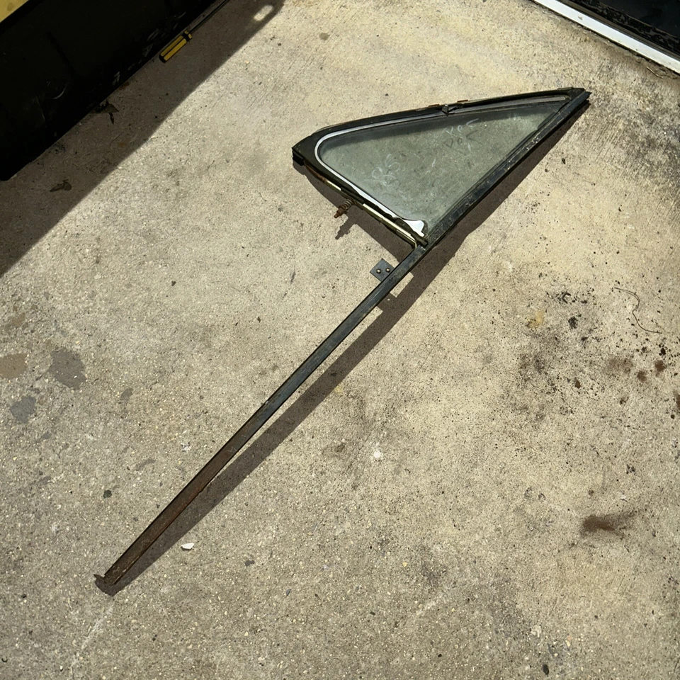 Driver Left  Front Door Vent Glass 2 Door Fits 84-89 ISUZU TROOPER Foto 1 de 4