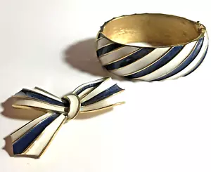 Vintage CROWN TRIFARI Hinged Bangle Bracelet & Brooch Navy Blue & White Enamel - Picture 1 of 3