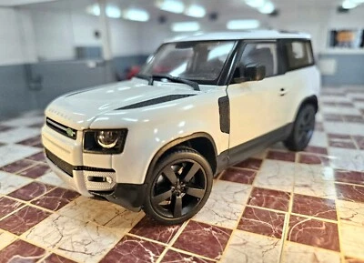 WELLY 2020 LAND ROVER DEFENDER D200 SD4 90 WHITE 1/24 SCALE DIECAST MODEL CAR - Image 1 of 4