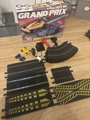 VINTAGE GRAND PRIX FORMULA ONE SCALEXTRIC SET. - Image 1 of 4